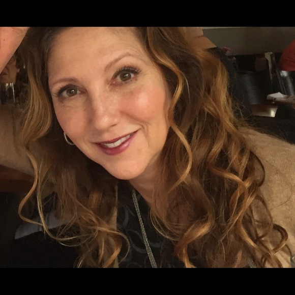 Meet your Posher, Amelia - Picture 1 of 1